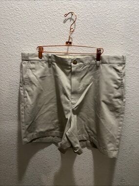 L.L. Bean Men's Flat-Front Tan/Cream Shorts Comfort Waist